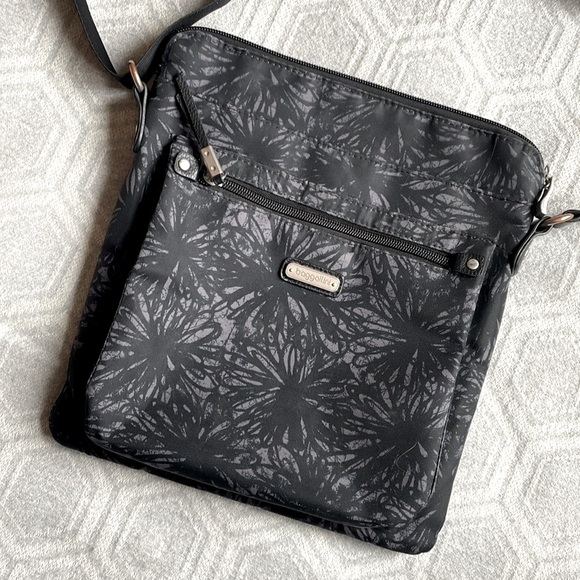 Baggallini Go Bagg Crossbody in Onyx Floral | Lightweight Travel Bag - Picture 1 of 10